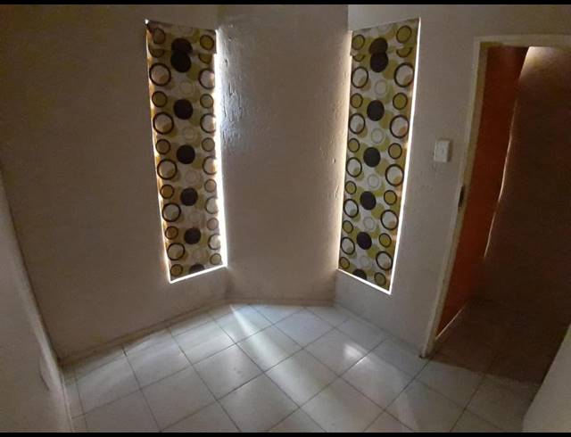 2 BEDROOM APARTMENT FOR SALE IN KEMPTON PARK CENTRAL